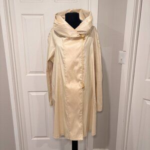 Mycra Pac Reversible in Cream/Gold Iridescent Rain Jacket with Hood, Sz M/L